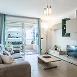 1-Br Apartment In Palm Beach Swimming Pool